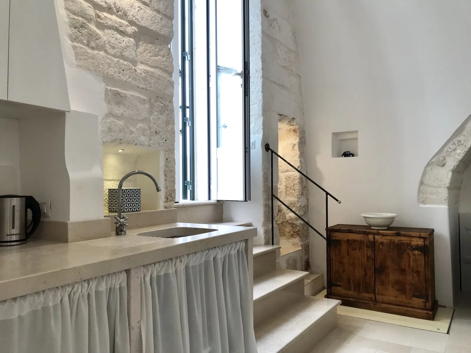 Kitchenette and steps